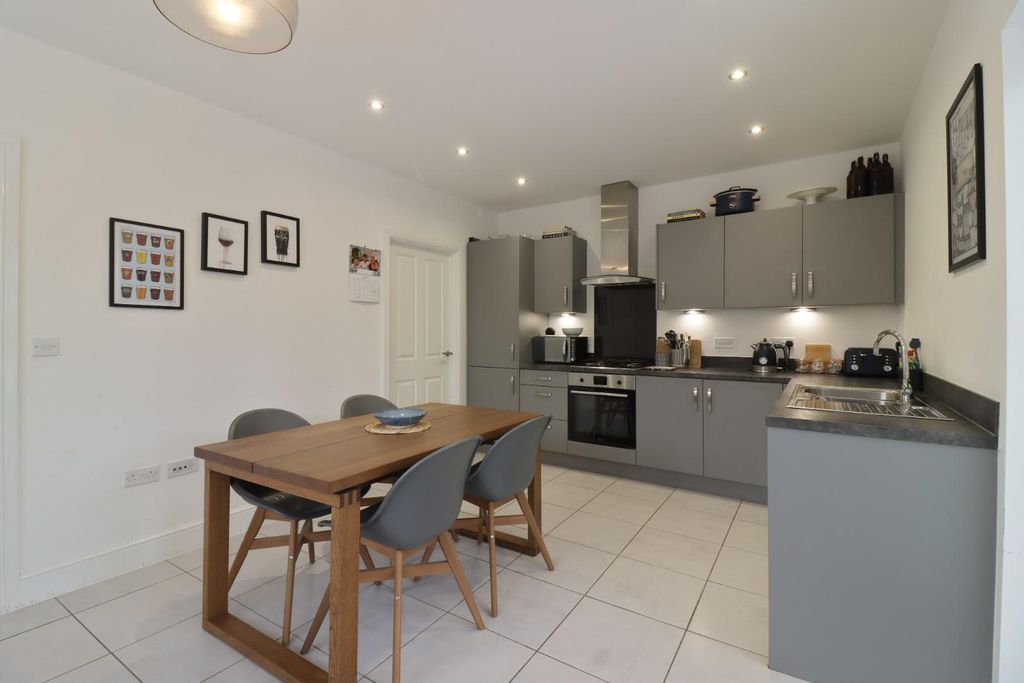 Property photo 1 of 25 Kitchen Diner