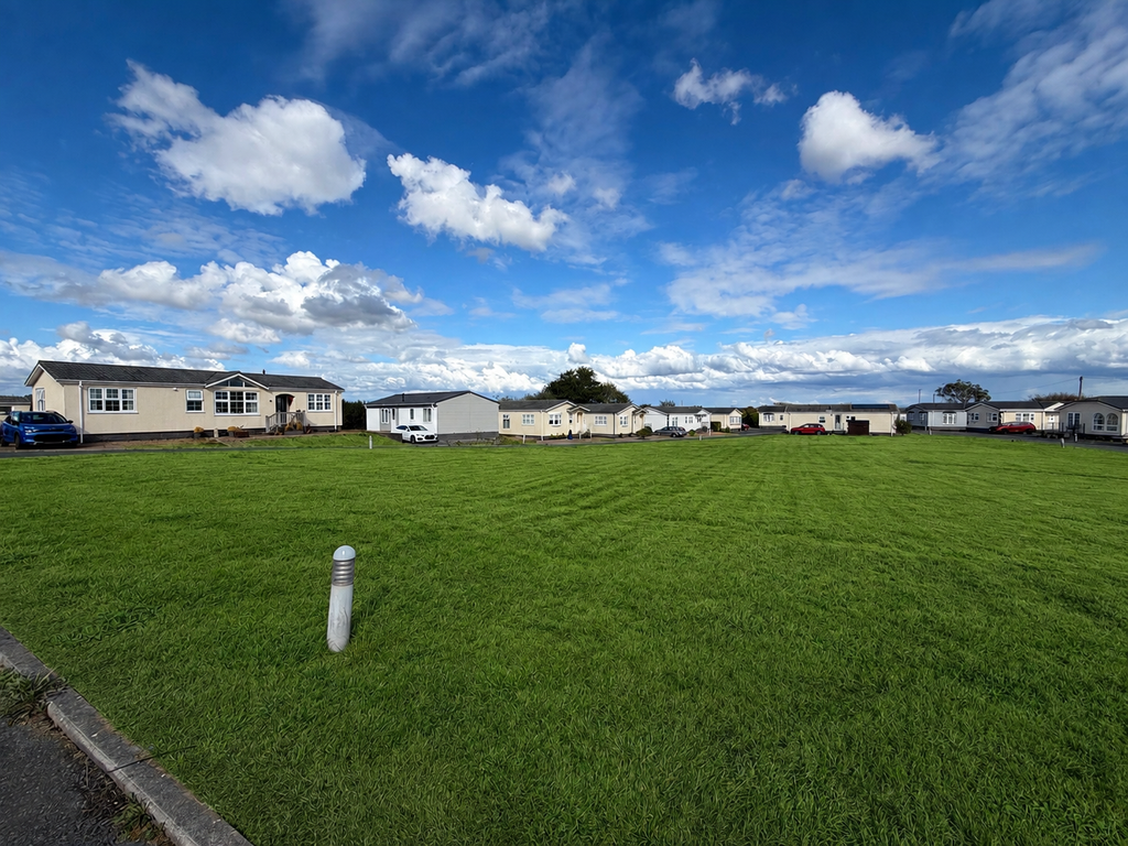 Property photo 1 of 12 Scamford Park