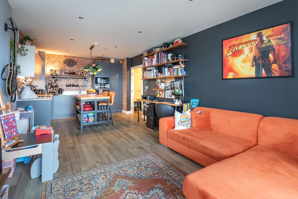 Property photo 2 of 16 05-605_Suntrap_Court_E3.Jpg