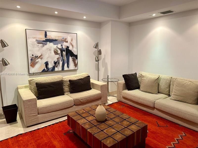 Property photo 2 of 19 <Alttext/>