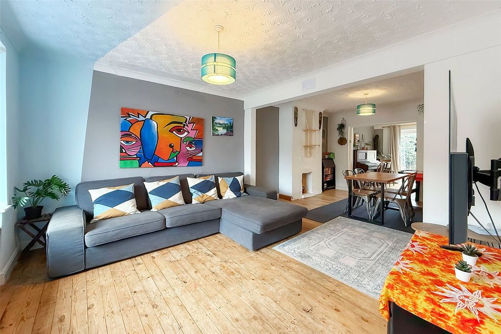 Property photo 2 of 19 Picture No. 15