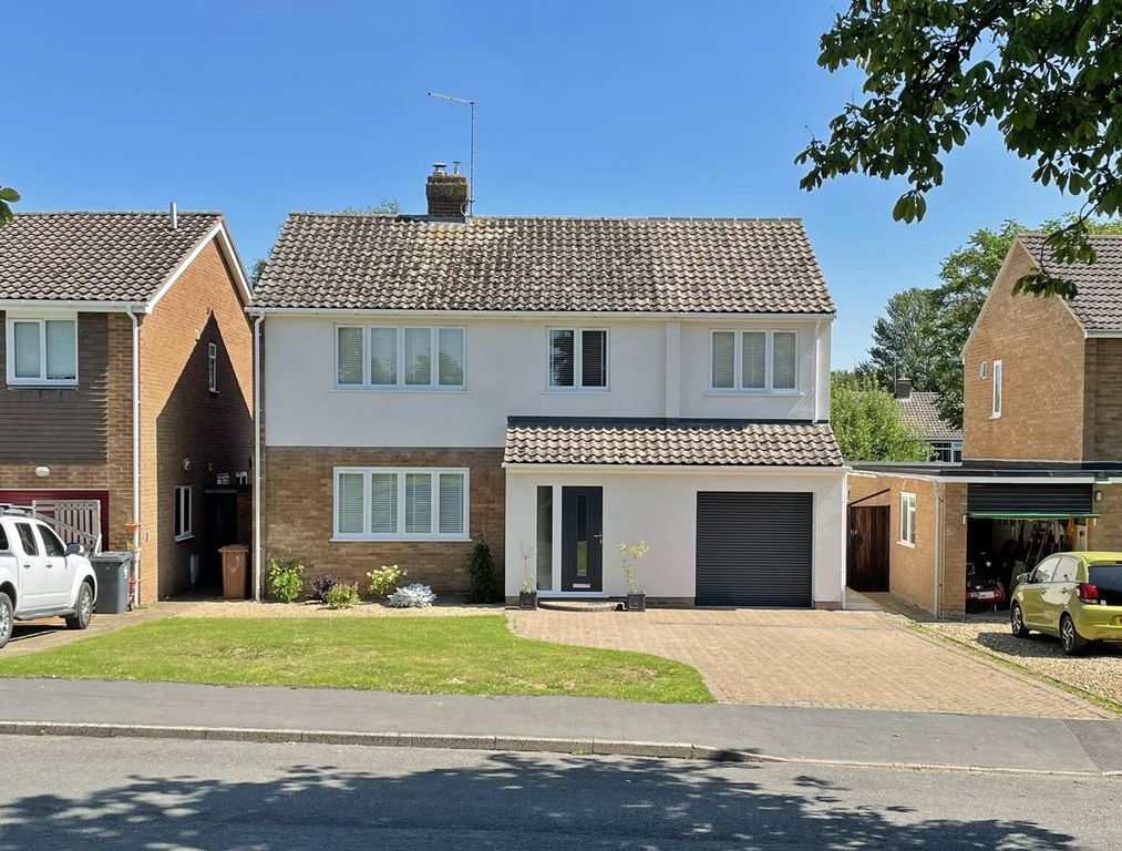 Property photo 1 of 21 Whitman Close