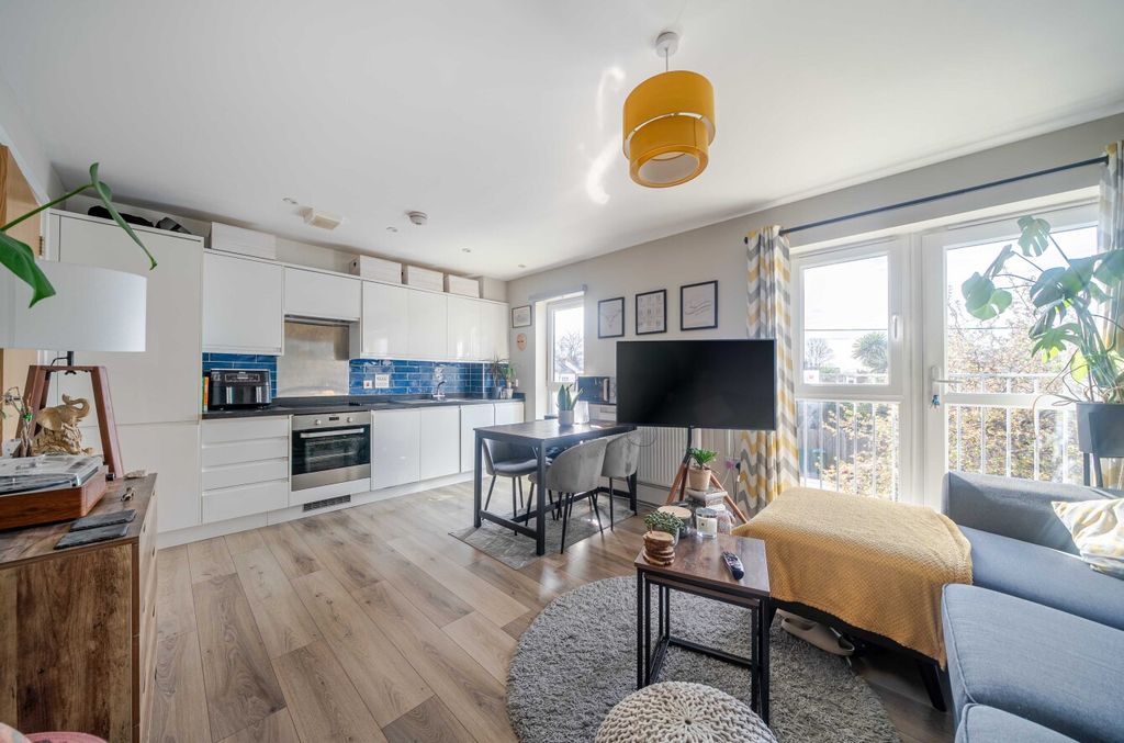 Property photo 3 of 15 1437361-11-69Cba9...