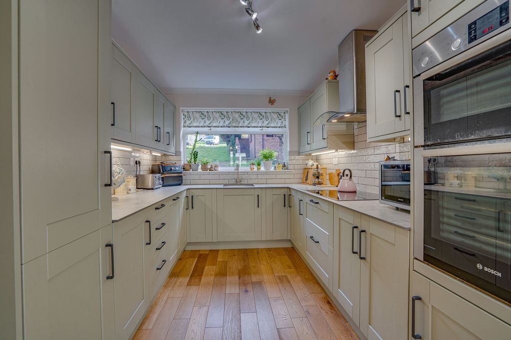 Property photo 2 of 26