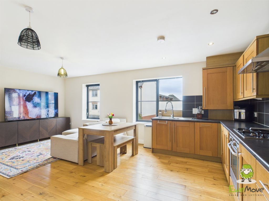Property photo 3 of 15 Ewemove Estate Agents Basingstoke
