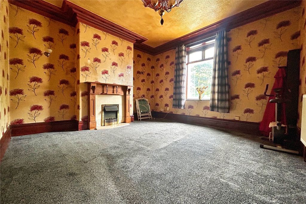Property photo 3 of 15 Lounge