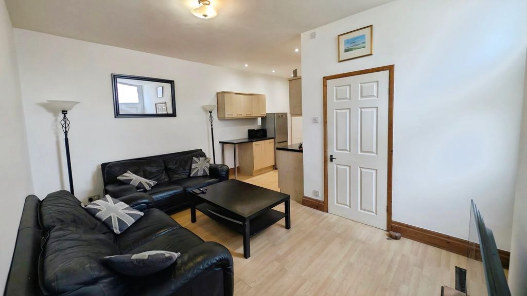 Property photo 3 of 13 99A03Cac-Pxl_20260421_150755555.Jpg