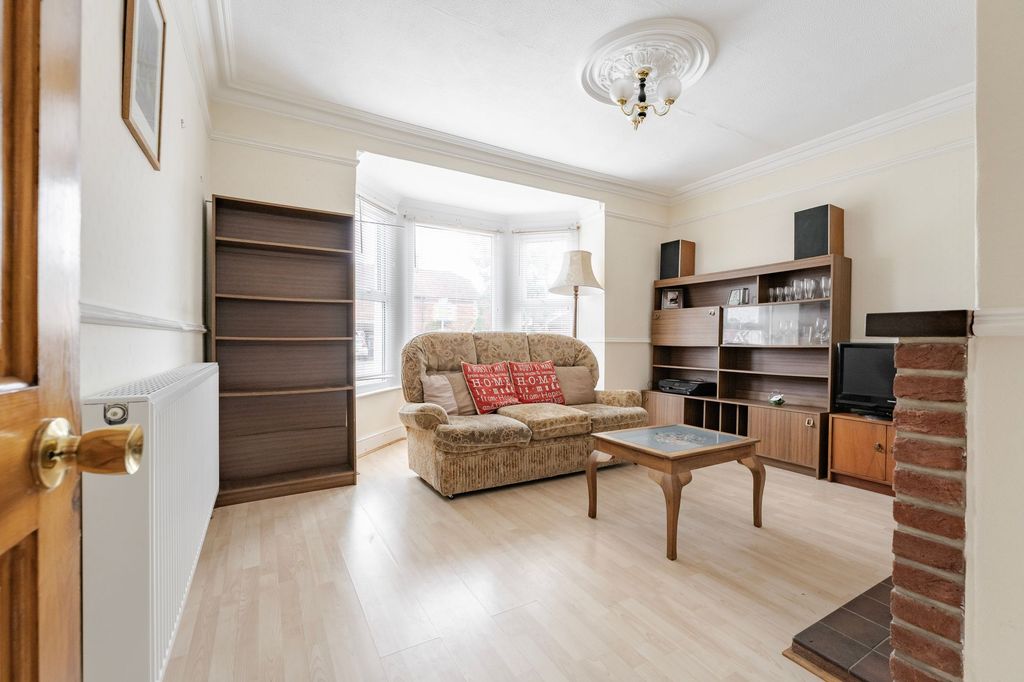 Property photo 3 of 18