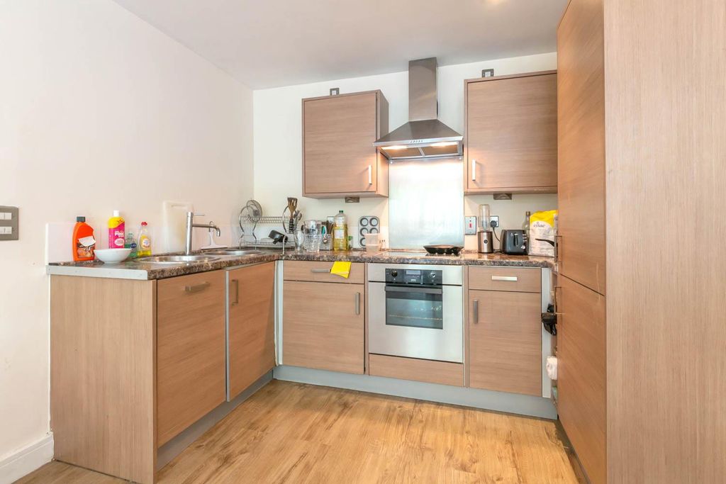 Property photo 3 of 10 Kitchen
