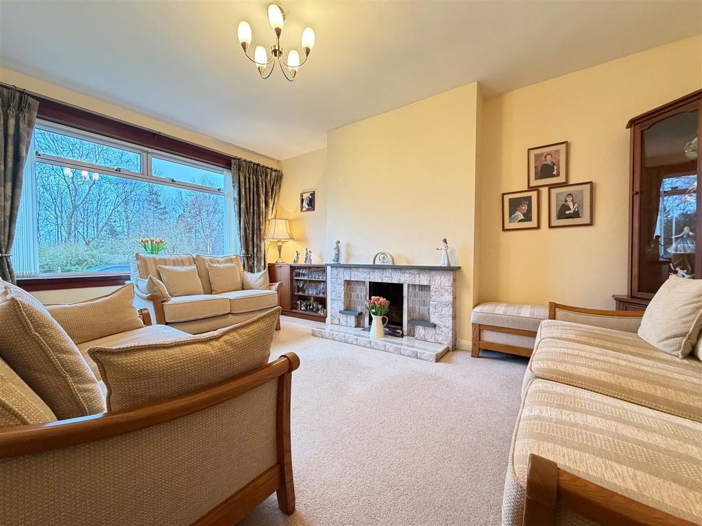 Property photo 2 of 19 Lounge