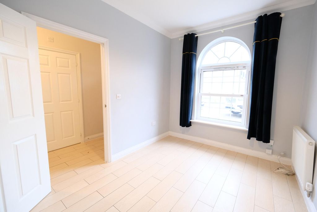 Property photo 2 of 18 Bedroom