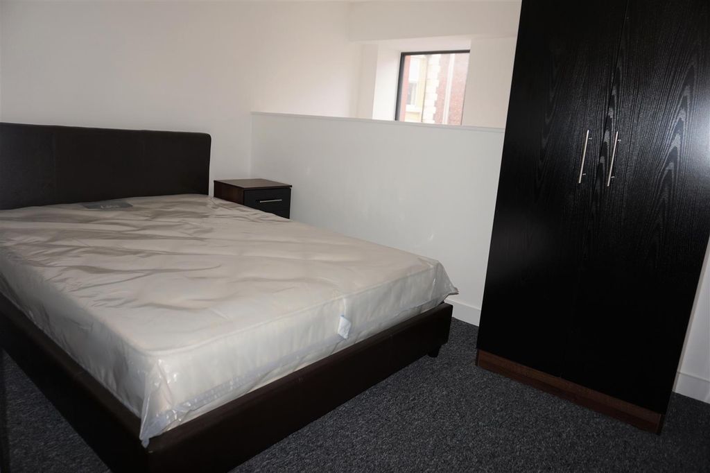 Property photo 3 of 5 Bedroom