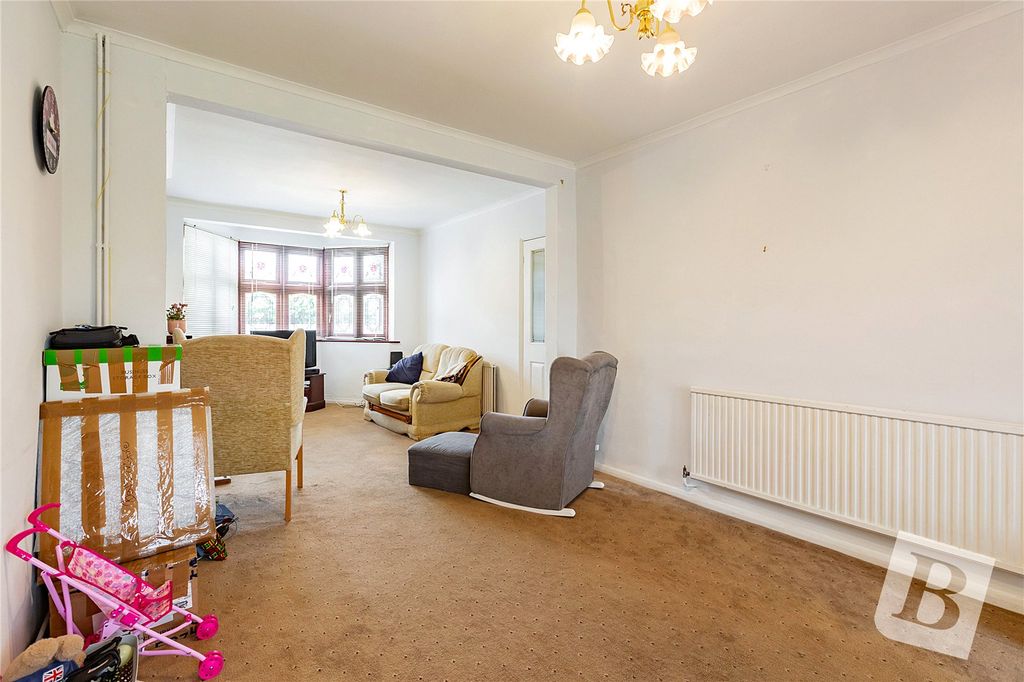 Property photo 3 of 19 Living Room