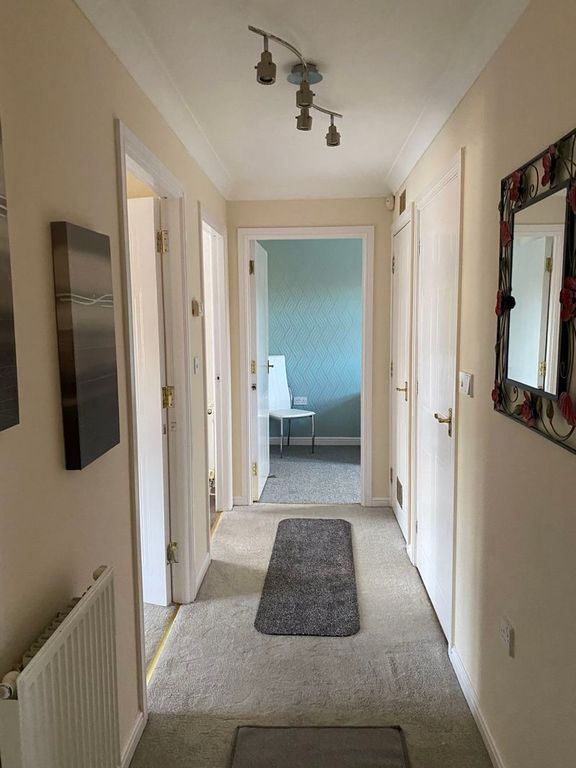 Property photo 3 of 7 Entrance Hall