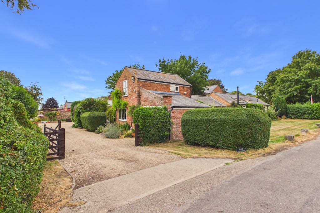 Property photo 1 of 41 Ewemove - Spalding -  Beeches - Front Of House