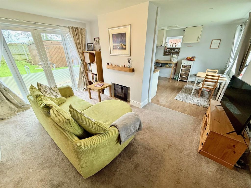 Property photo 3 of 14 Living Room