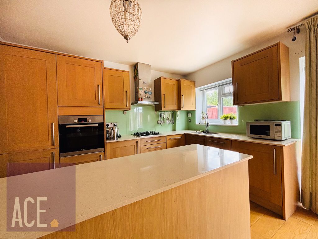 Property photo 3 of 10 Kitchen