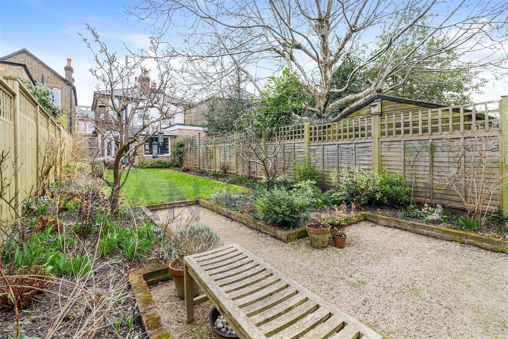 Property photo 2 of 25
