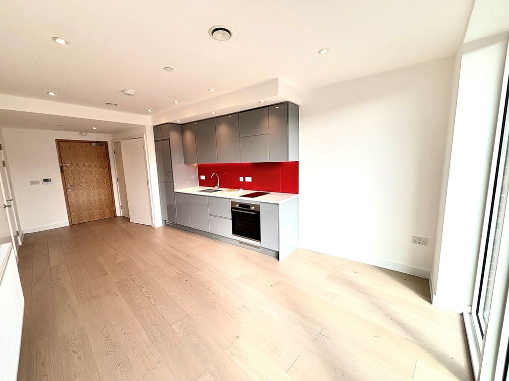 Property photo 3 of 11 Lounge 2
