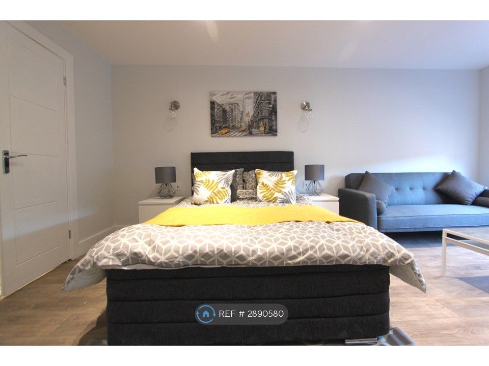 Property photo 2 of 6 Flat 5