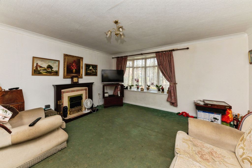 Property photo 3 of 12