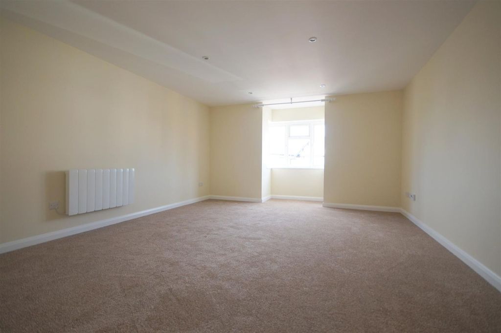 Property photo 3 of 10 Lounge