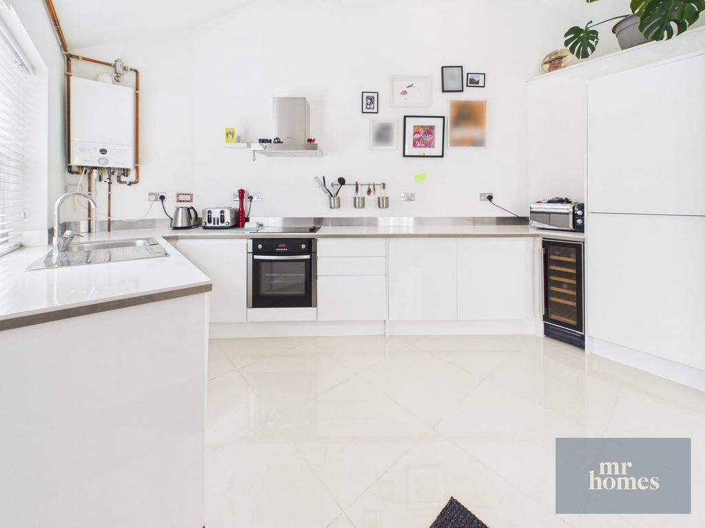 Property photo 2 of 40