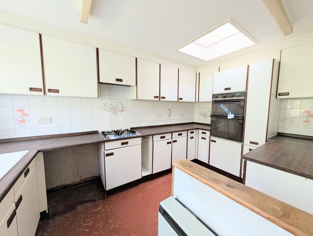 Property photo 2 of 24 Kitchen