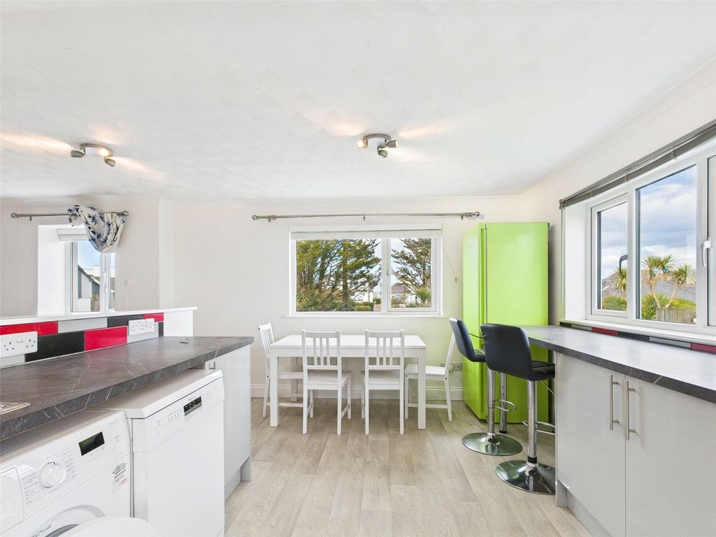 Property photo 2 of 16 Picture No. 17