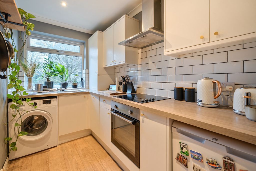 Property photo 2 of 12 1395246-18-695F83...