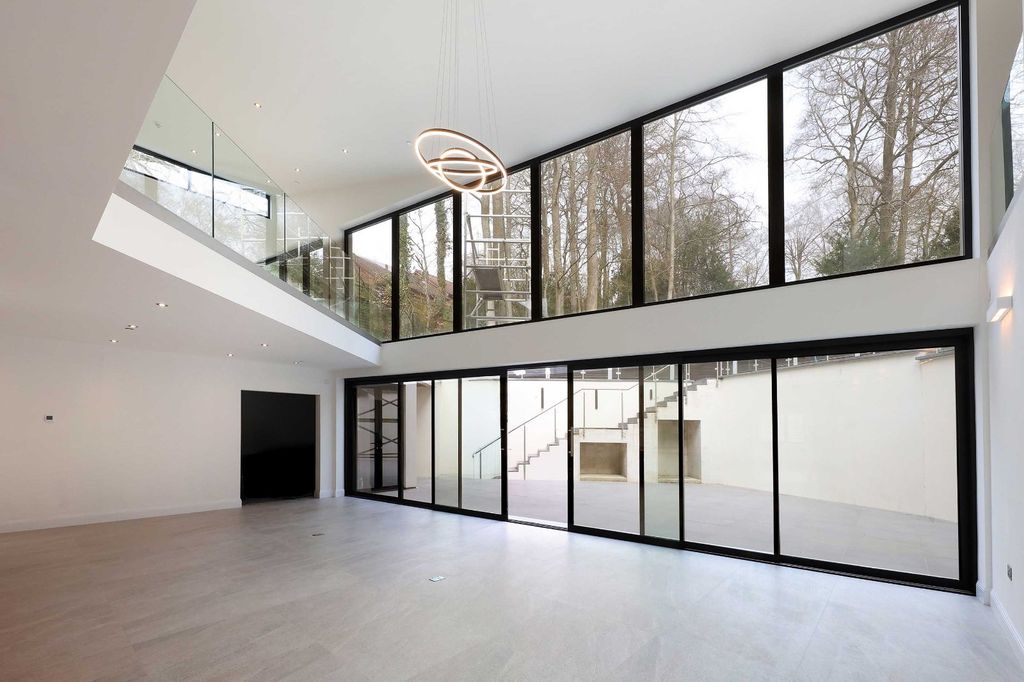 Property photo 2 of 17 Picture No. 24