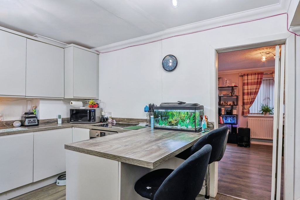 Property photo 3 of 16 Kitchen