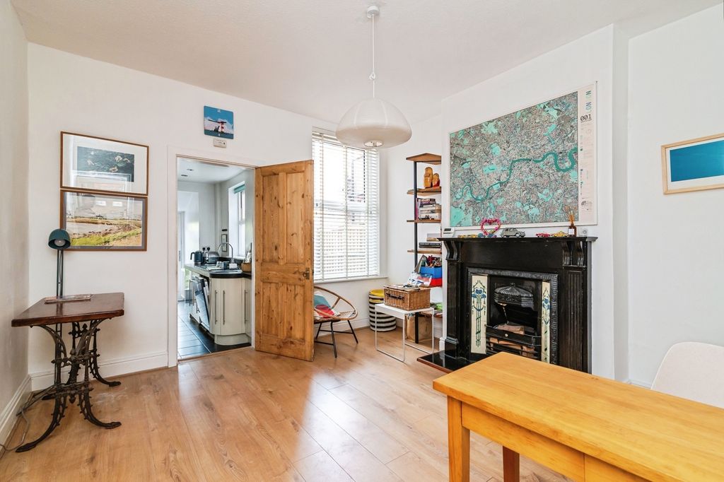 Property photo 3 of 21 Pbox-Img.Jpg