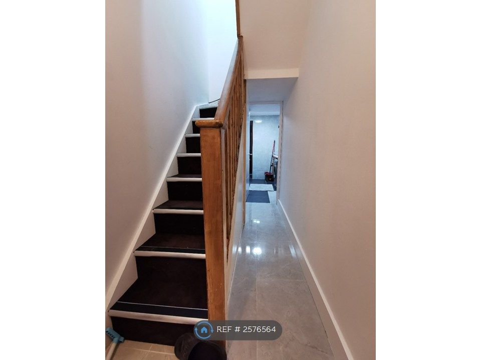 Property photo 1 of 9 Hallway From Room To Kitchen.Garden
