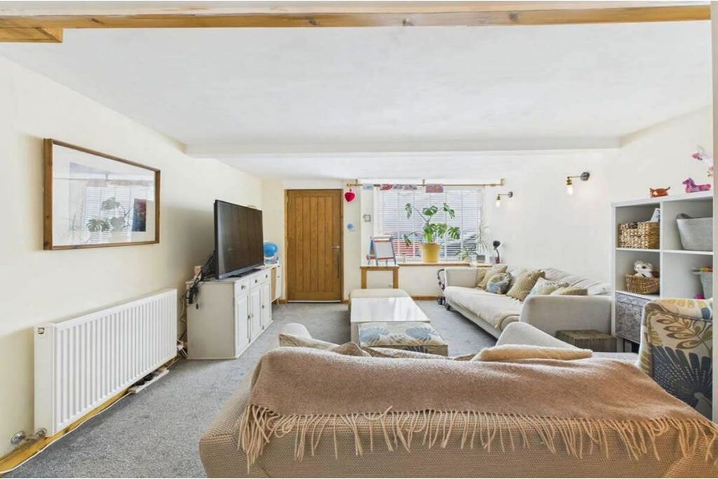 Property photo 3 of 9