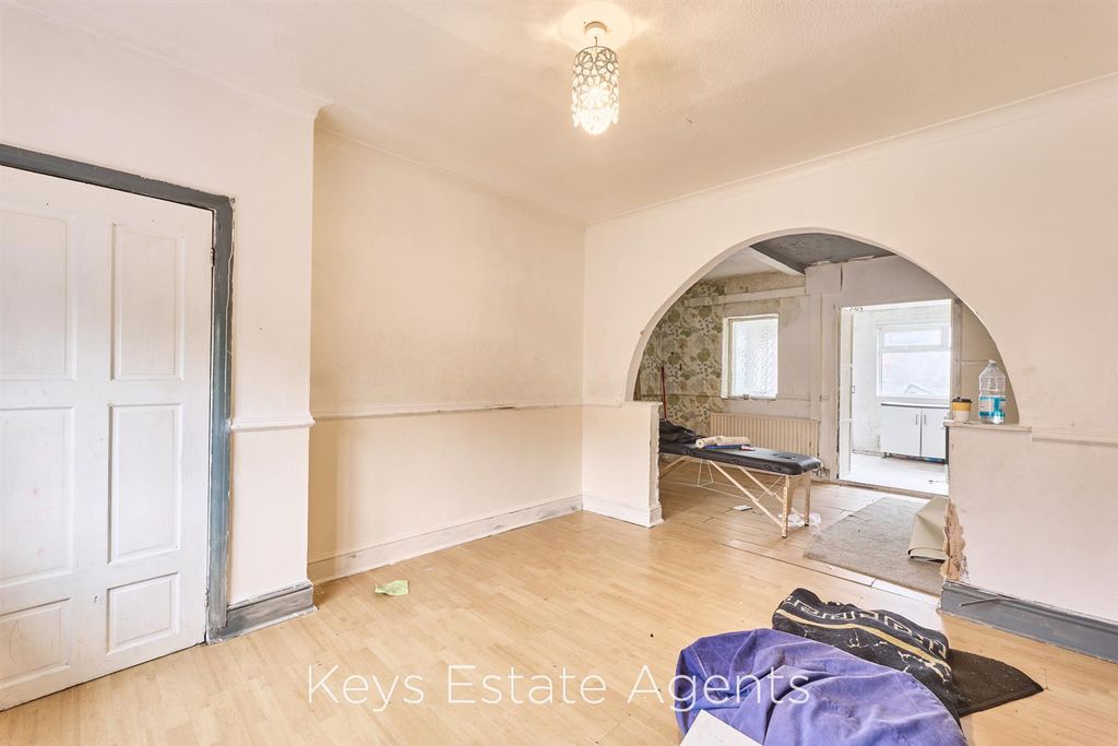 Property photo 3 of 13 P1709952_Hdr.Jpg