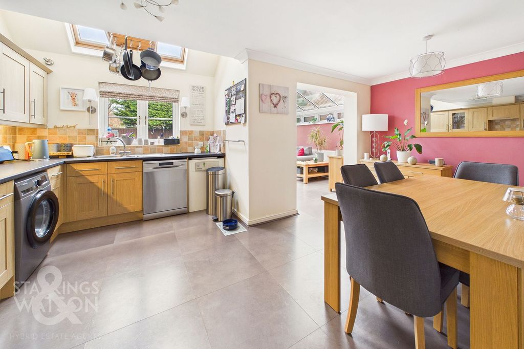 Property photo 3 of 28