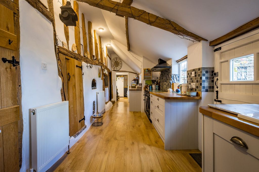 Property photo 2 of 33 Kitchen