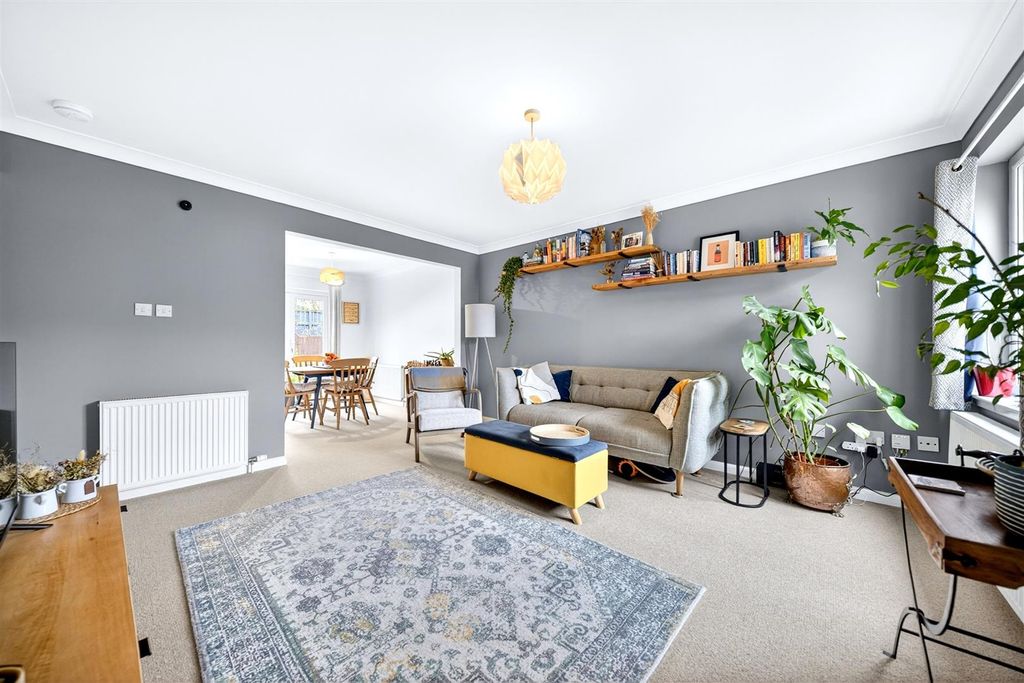 Property photo 2 of 21 Lounge (1).Jpg