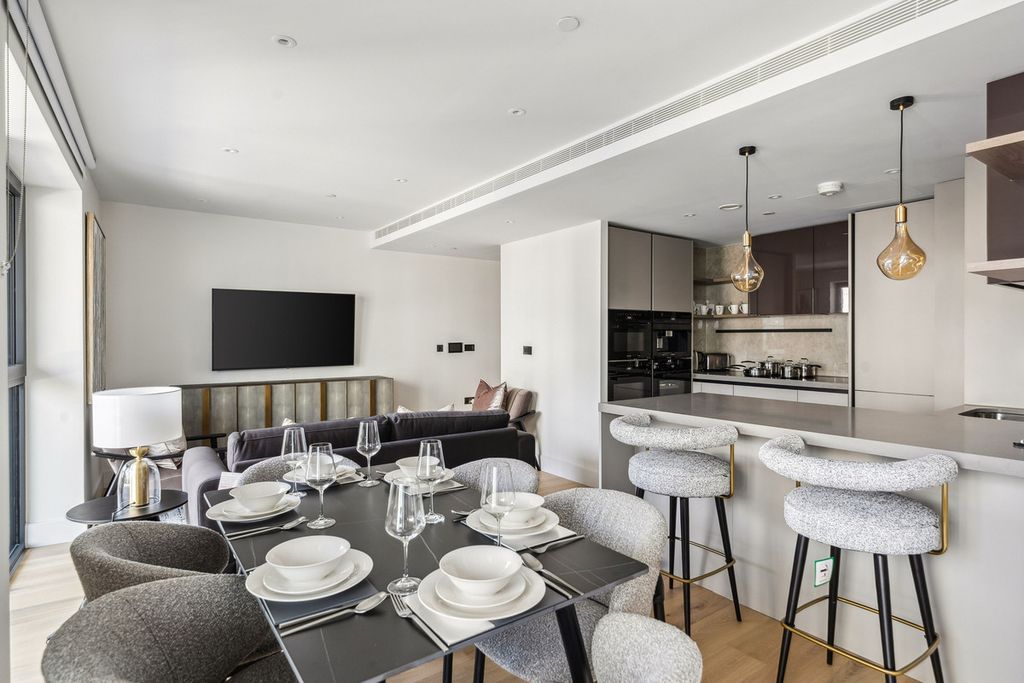 Property photo 2 of 27