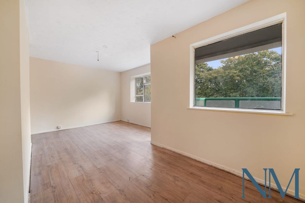 Property photo 3 of 11 Gallery