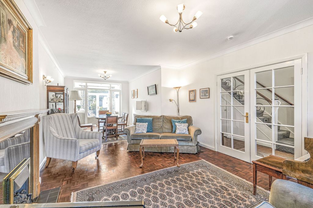 Property photo 2 of 14