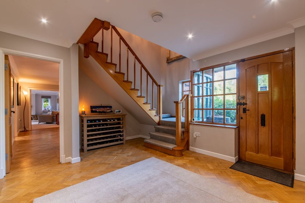 Property photo 2 of 30 Entrance Hall