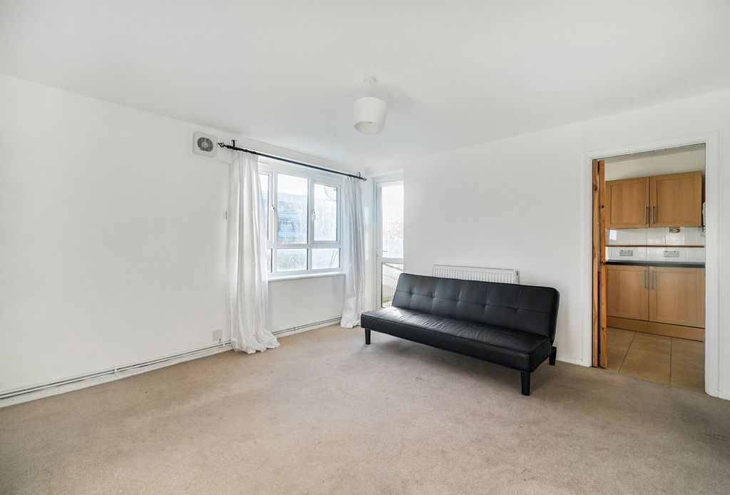 Property photo 1 of 9 1388543-12-693950...