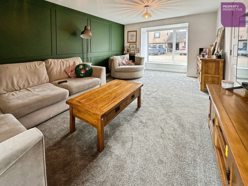 Property photo 2 of 14 Lounge