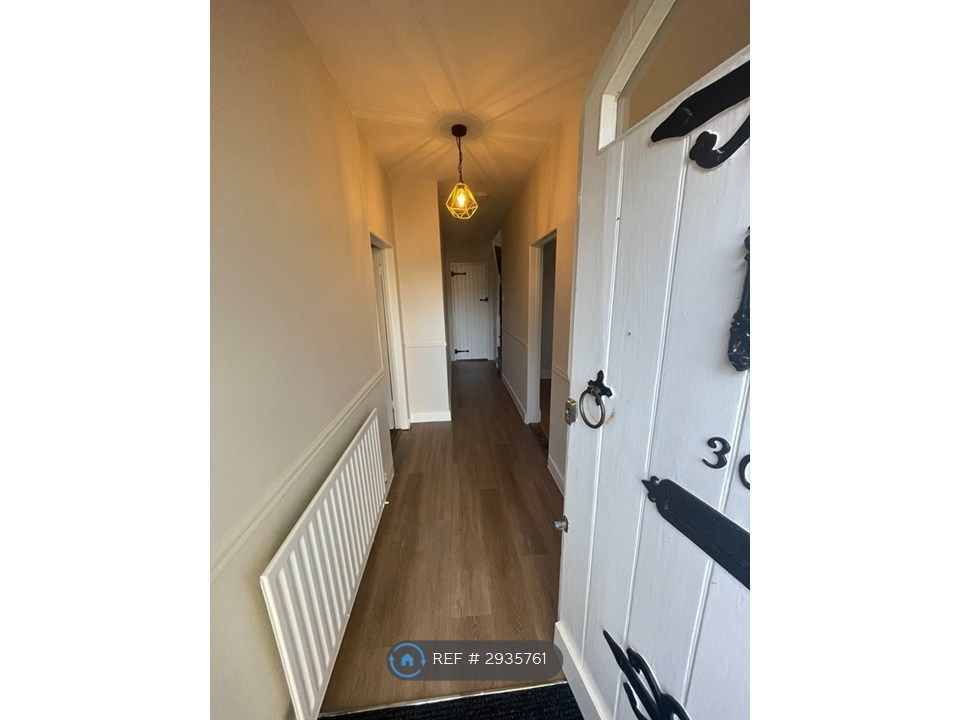 Property photo 2 of 16 Entrance Hall