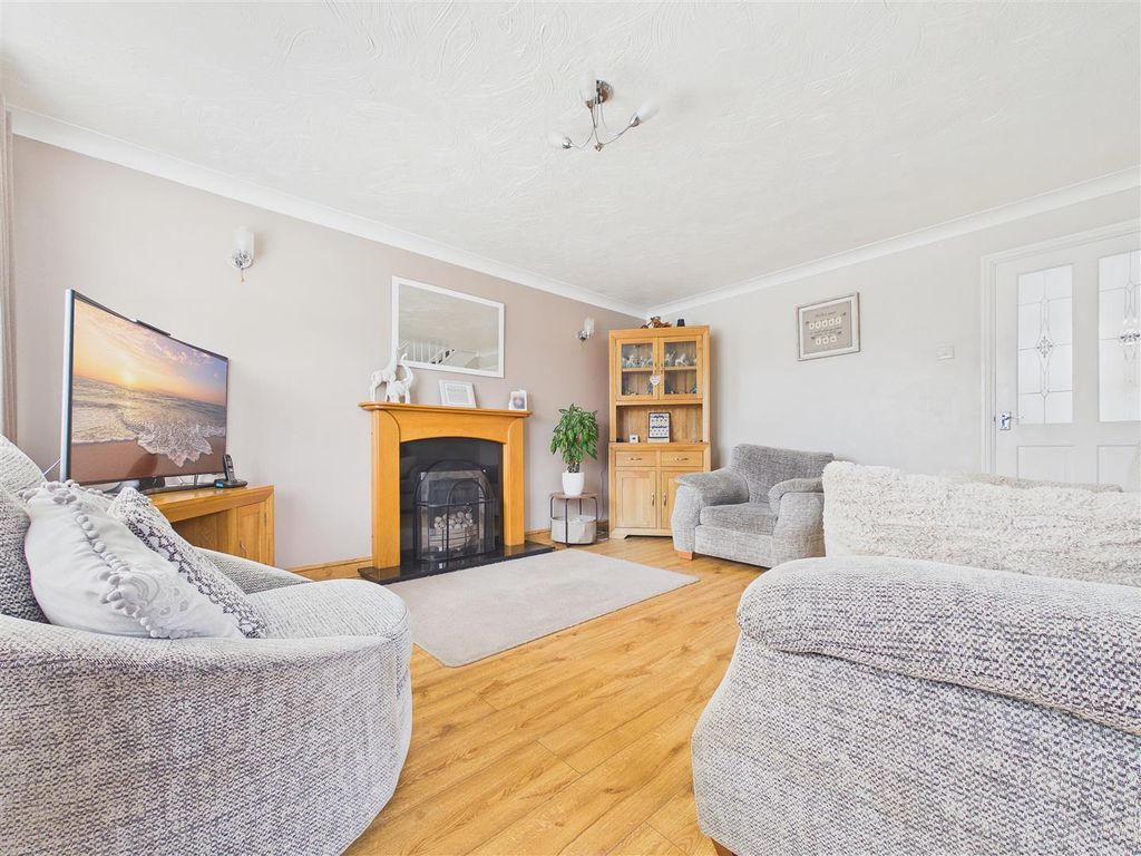 Property photo 2 of 14 Cam01407G0-Pr0160-Still010.Jpg