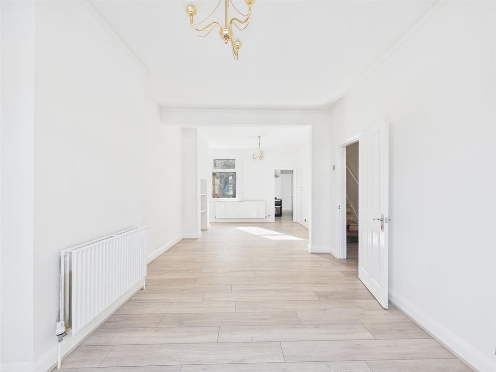 Property photo 2 of 16 Cam01358G0-Pr0228-Still014.Jpg