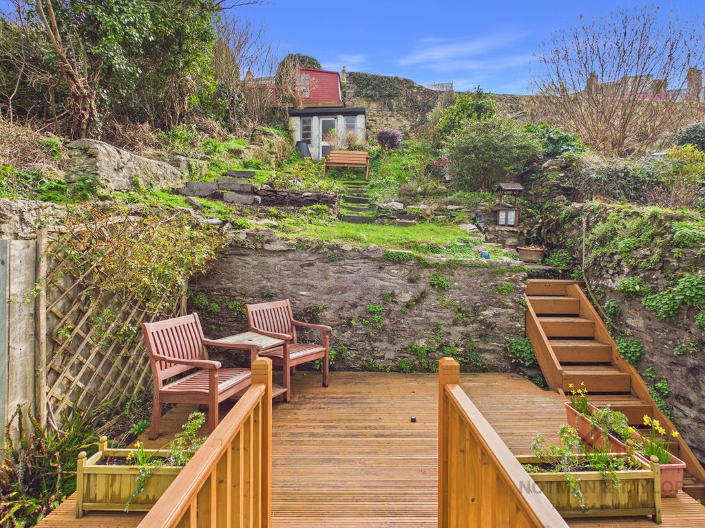 Property photo 2 of 25