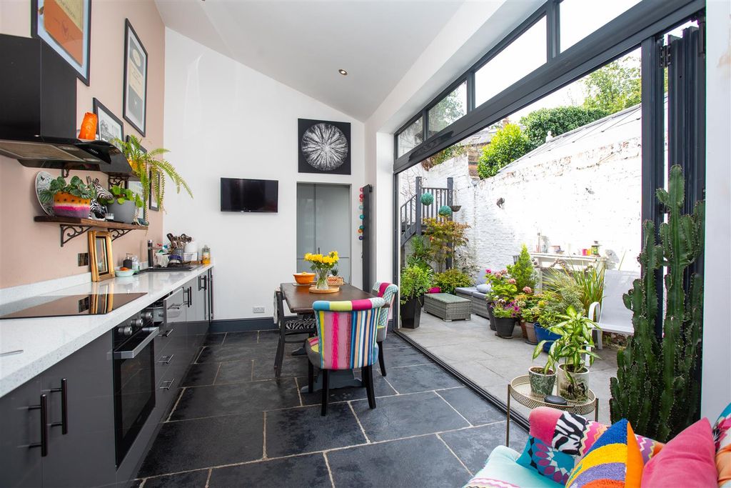 Property photo 1 of 22 53 Holgate-1.Jpg